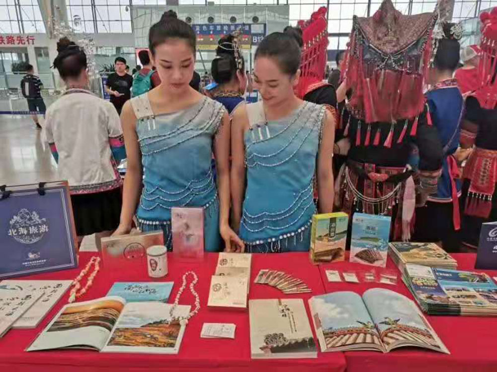 搭乘首發(fā)高鐵，海真珠珍珠粉抵達東方明珠